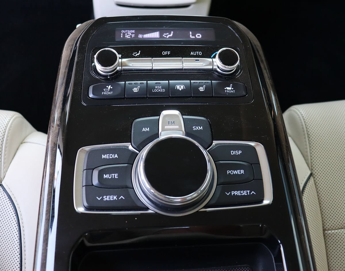 Used 2017 Genesis G90 3.3T Premium RWD image 33