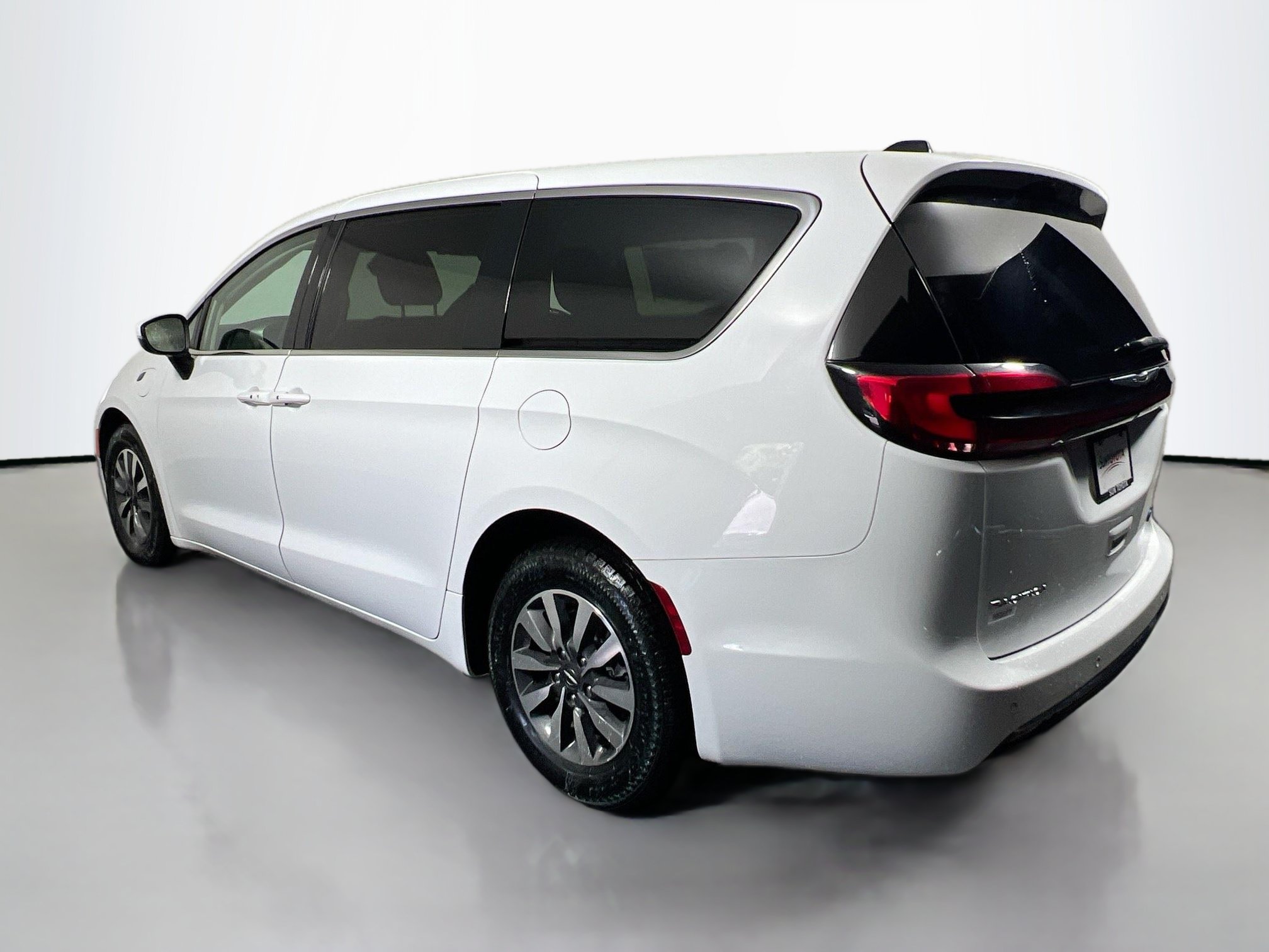 Used 2023 Chrysler Pacifica Touring-L FWD image 6