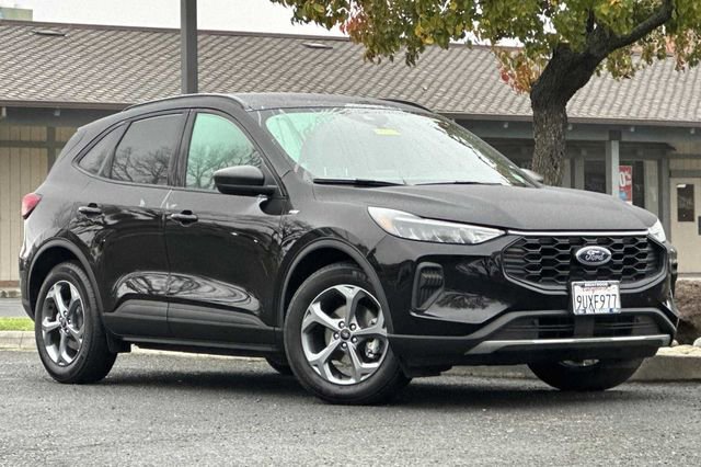 Used 2025 Ford Escape ST-Line w/ Equipment Group 301A image 2