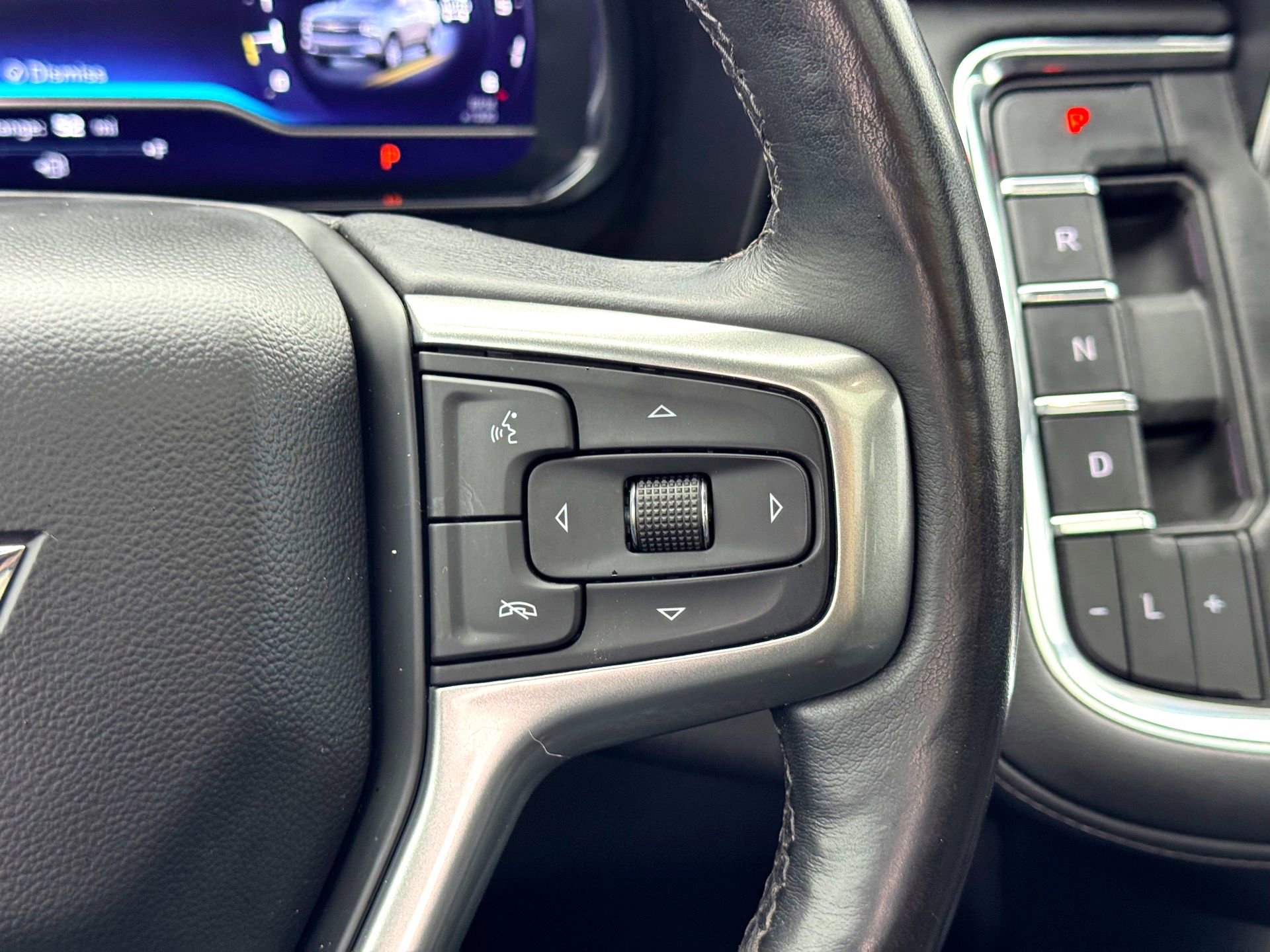 Used 2022 Chevrolet Tahoe Z71 w/ Luxury Package image 27