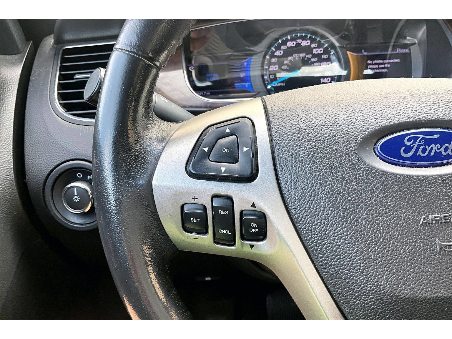 Used 2013 Ford Taurus Limited FWD image 11