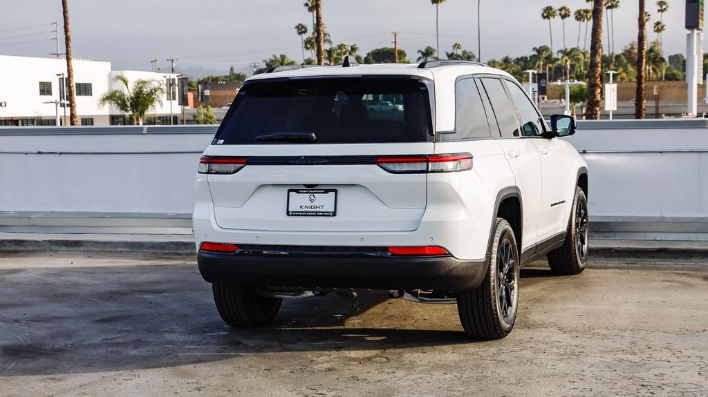 New 2025 Jeep Grand Cherokee Altitude image 9