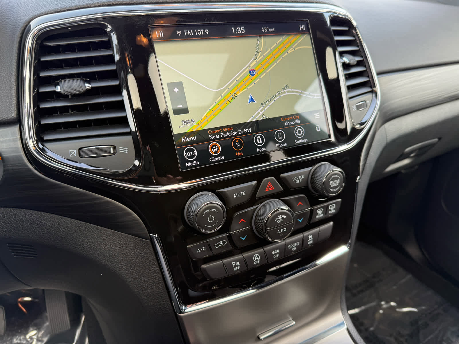 Used 2021 Jeep Grand Cherokee Laredo image 18