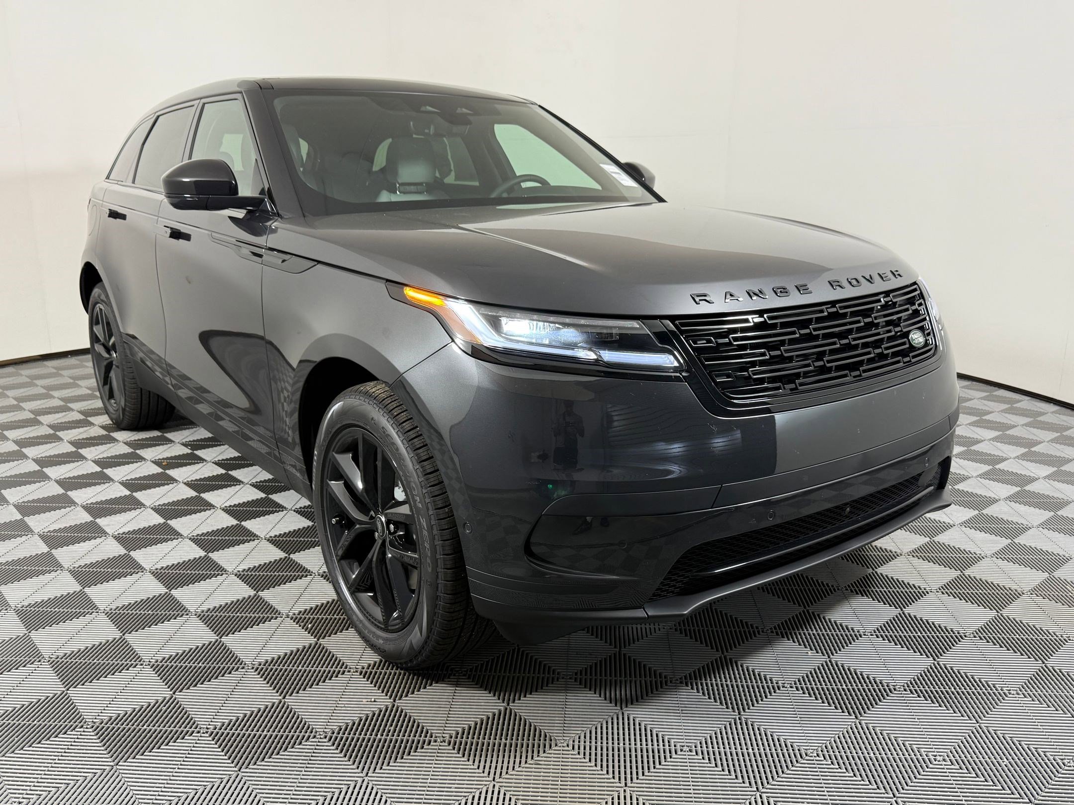 New 2026 Land Rover Range Rover Velar S AWD/4WD image 8