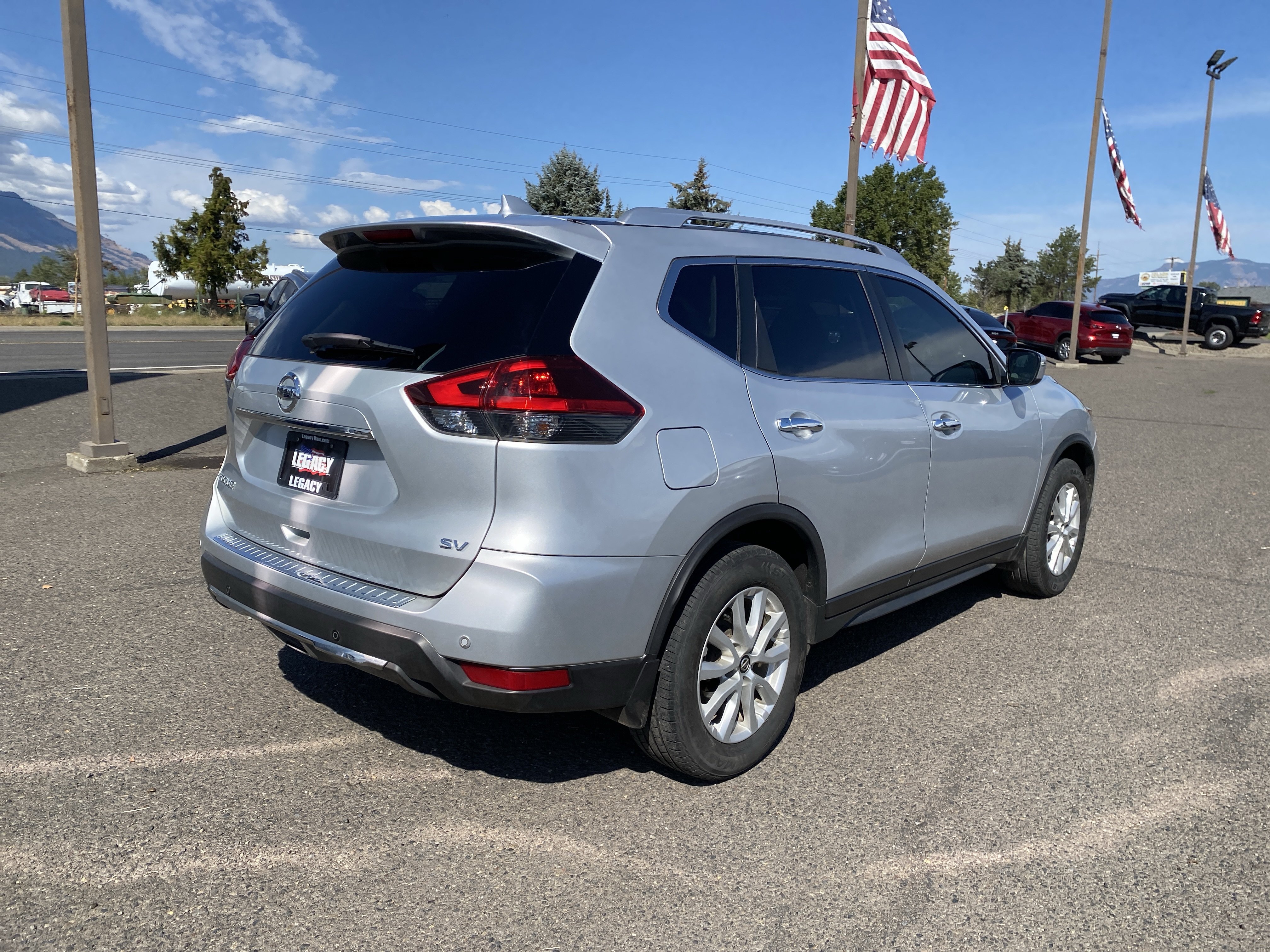 Used 2020 Nissan Rogue SV FWD image 3