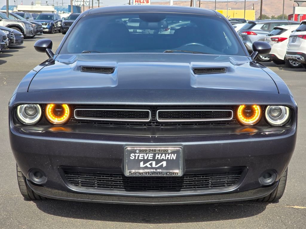 Used 2016 Dodge Challenger SXT w/ Driver Convenience Group image 8