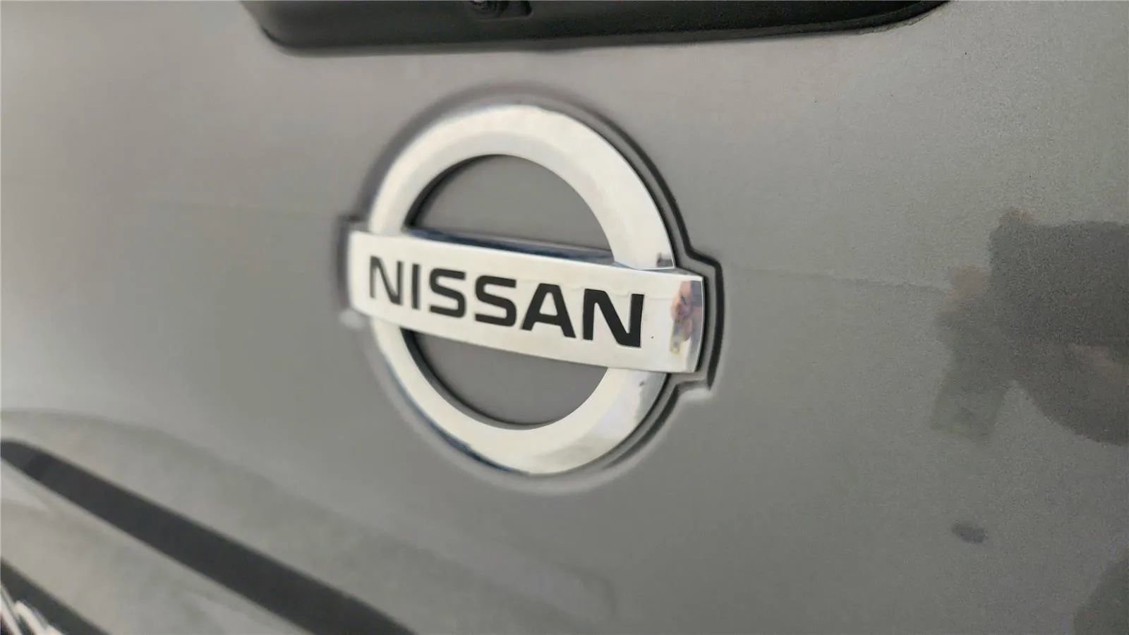 Used 2017 Nissan Titan SV AWD/4WD image 16