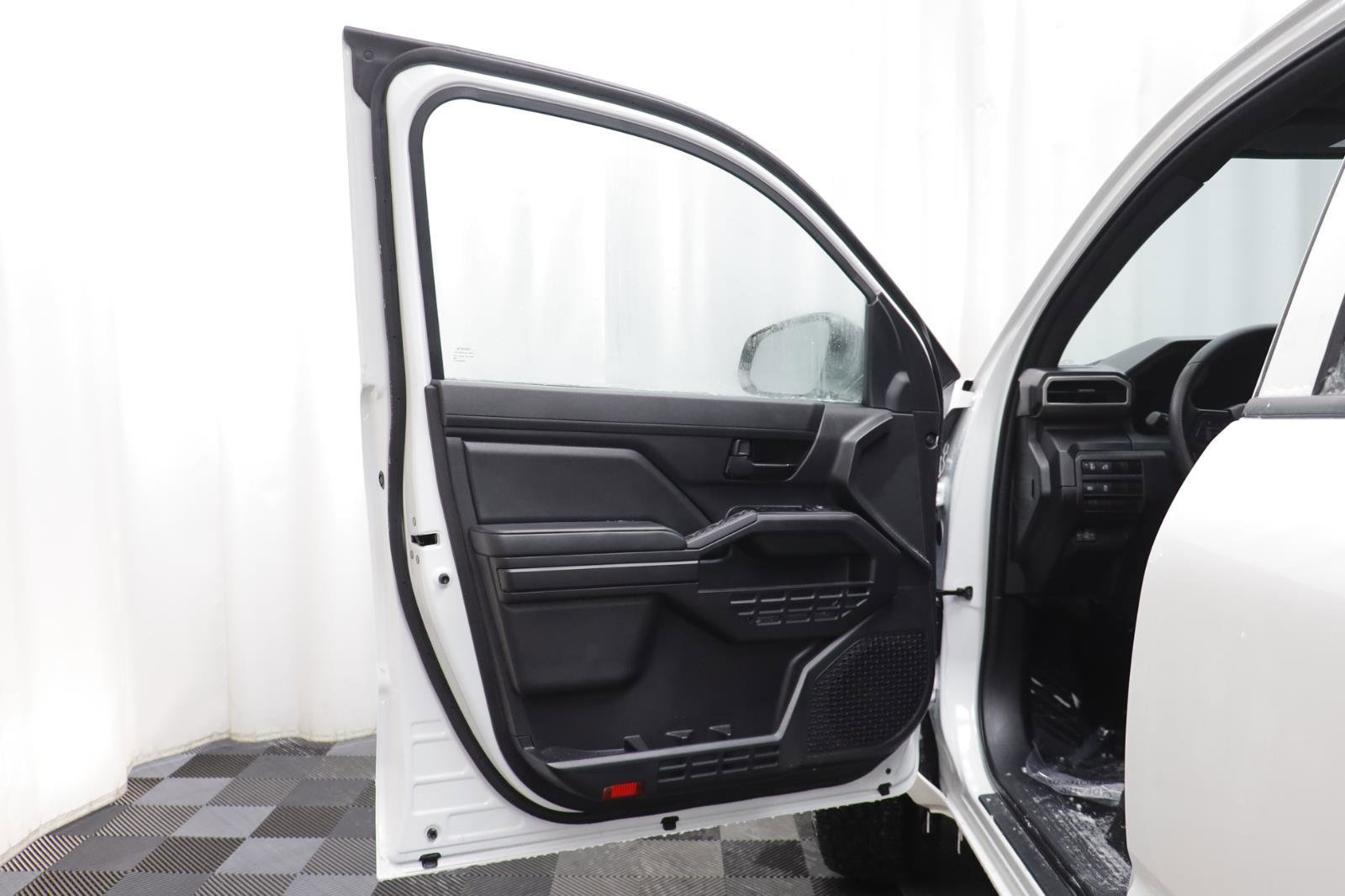 Used 2025 Toyota Tacoma SR image 4