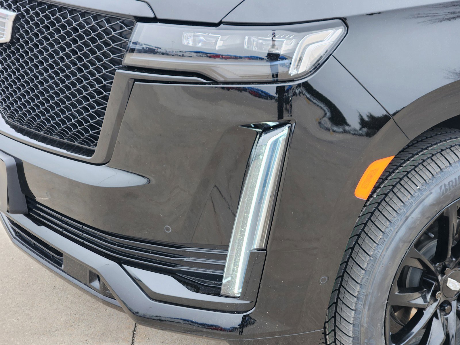 Certified 2024 Cadillac Escalade Sport w/ LPO, ONYX Package image 29