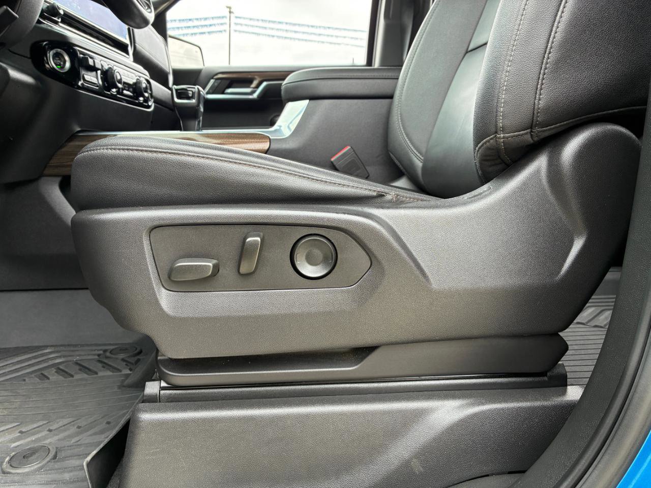 Used 2022 Chevrolet Silverado 1500 LT Trail Boss w/ LT Trail Boss Premium Package AWD/4WD image 16