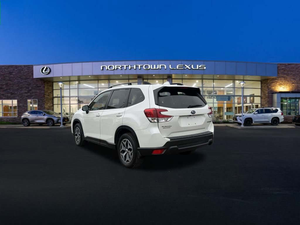 Used 2021 Subaru Forester Premium image 22