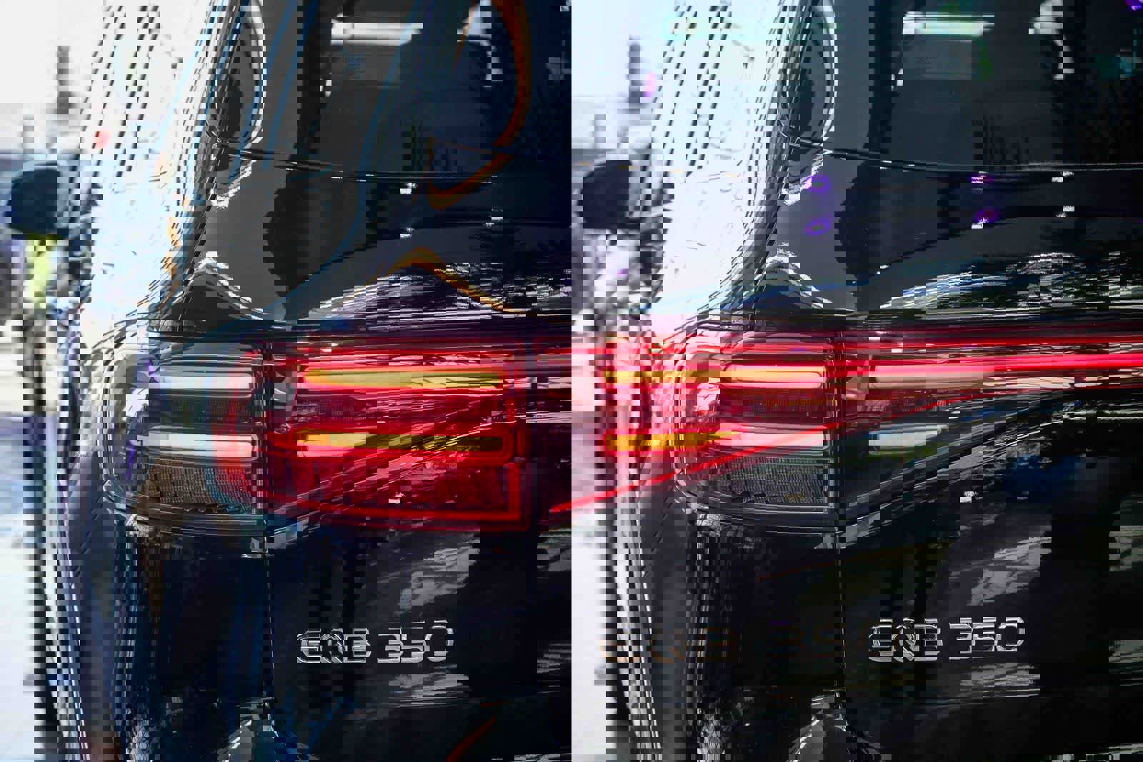 Used 2024 Mercedes-Benz EQB 350 4MATIC SUV image 9