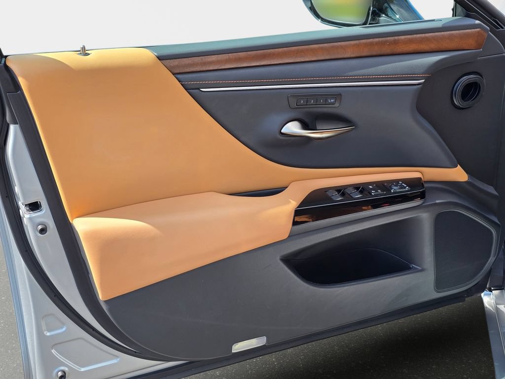 Certified 2025 Lexus ES 300h w/ Premium Package FWD image 27