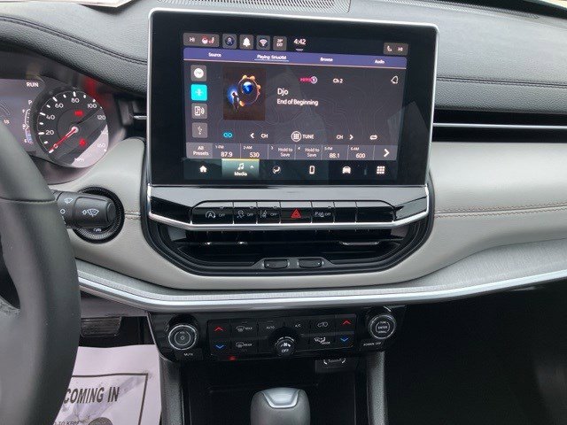 Certified 2025 Jeep Compass Limited image 16