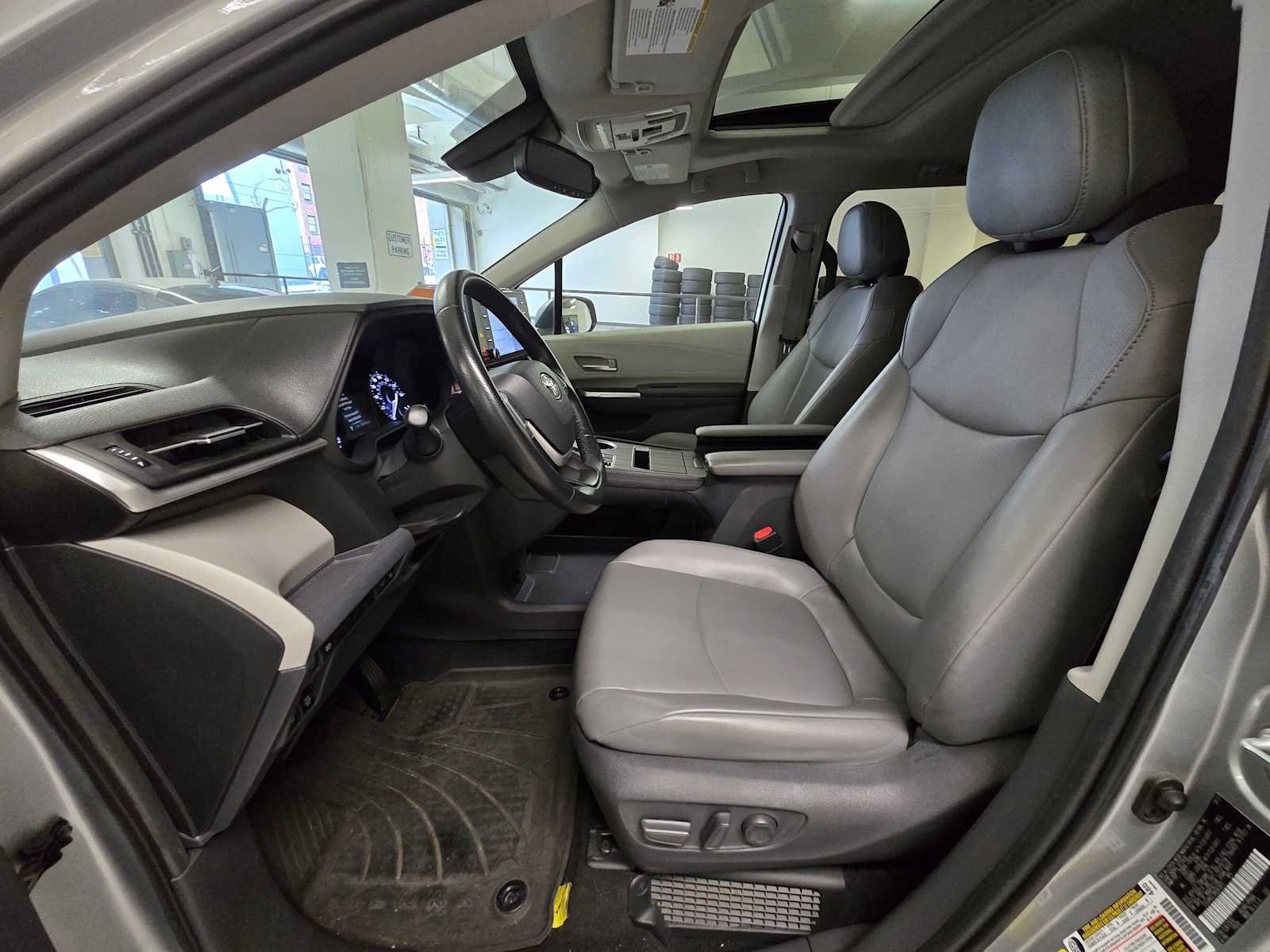 Used 2021 Toyota Sienna XLE w/ XLE Plus Package FWD image 20