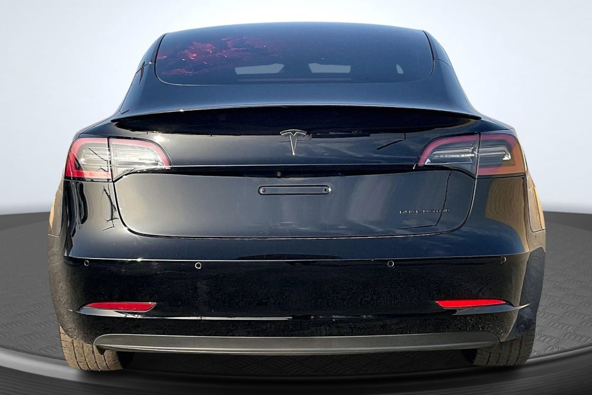 Used 2022 Tesla Model 3 Long Range AWD/4WD image 4