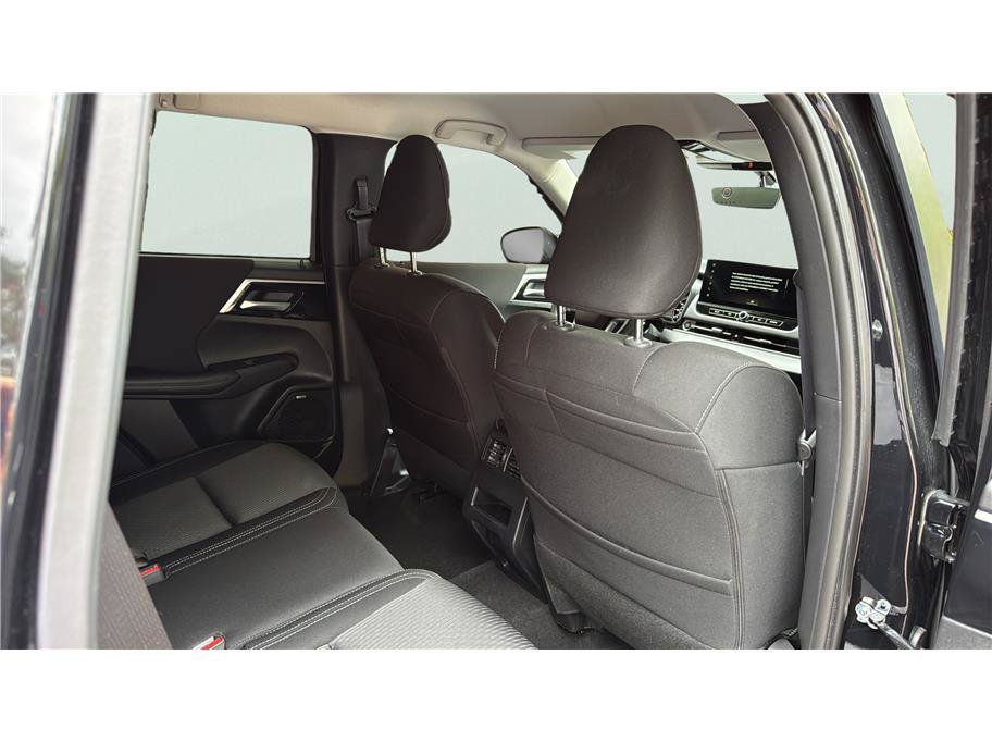 Used 2026 Mitsubishi Outlander ES FWD image 18