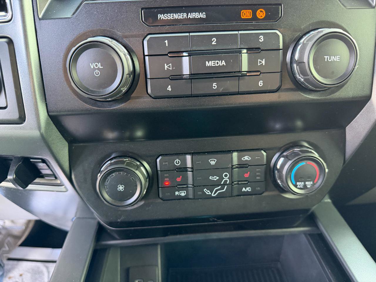 Used 2021 Ford F250 XLT w/ XLT Premium Package AWD/4WD image 34