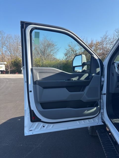 New 2026 Ford F550 4x4 SuperCab Super Duty w/ XL Chrome Package image 13