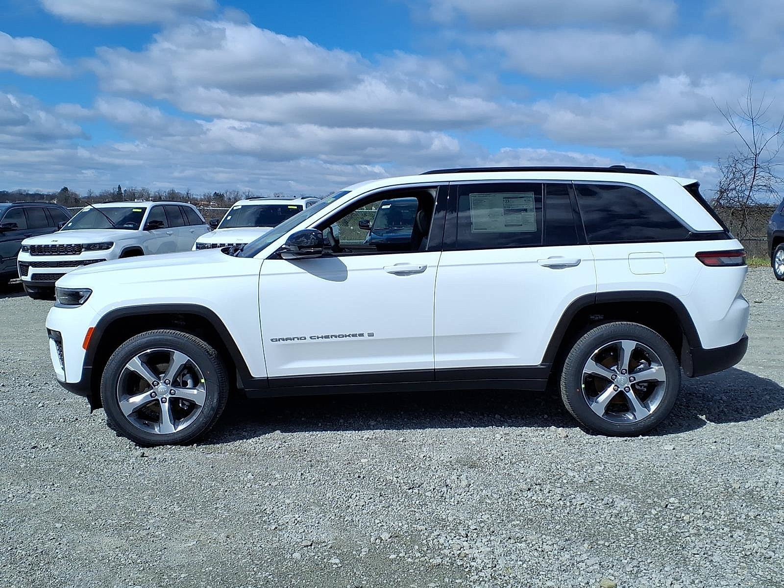 New 2026 Jeep Grand Cherokee Limited AWD/4WD image 2