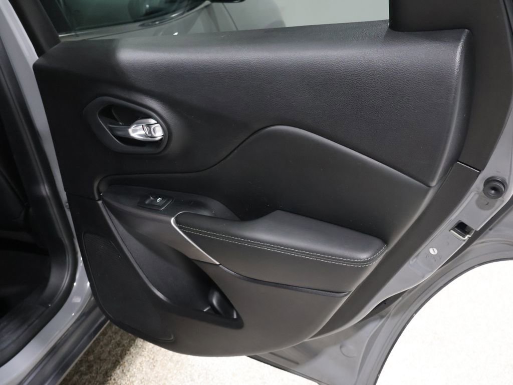 Used 2021 Jeep Cherokee Latitude Lux image 21