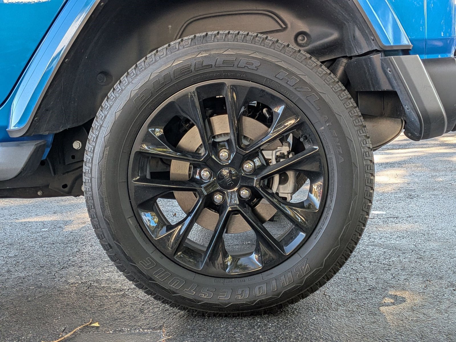 Used 2022 Jeep Wrangler Unlimited Sahara w/ Cold Weather Group image 20