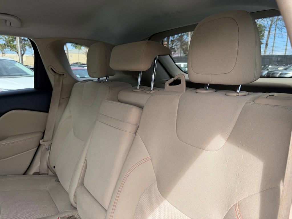 Used 2019 Jeep Cherokee Latitude w/ Popular Appearance Group image 23