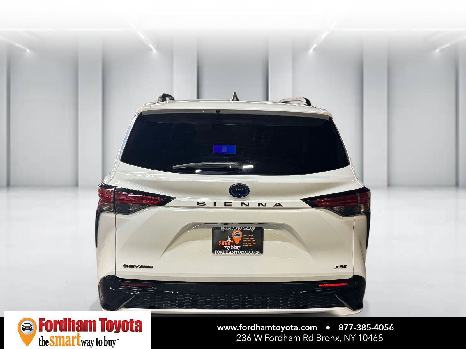 Used 2025 Toyota Sienna XSE w/ XSE Premium Package AWD/4WD image 6