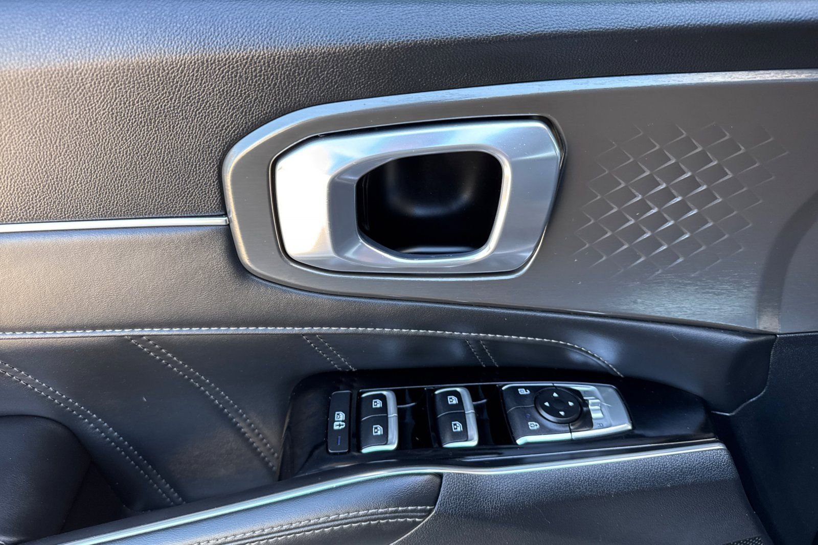 Used 2022 Kia Sorento SX image 10