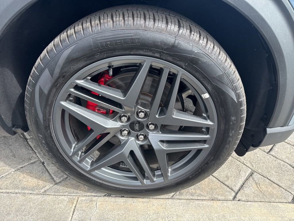 Used 2025 Ford Explorer ST w/ Sun And Sound Package AWD/4WD image 4