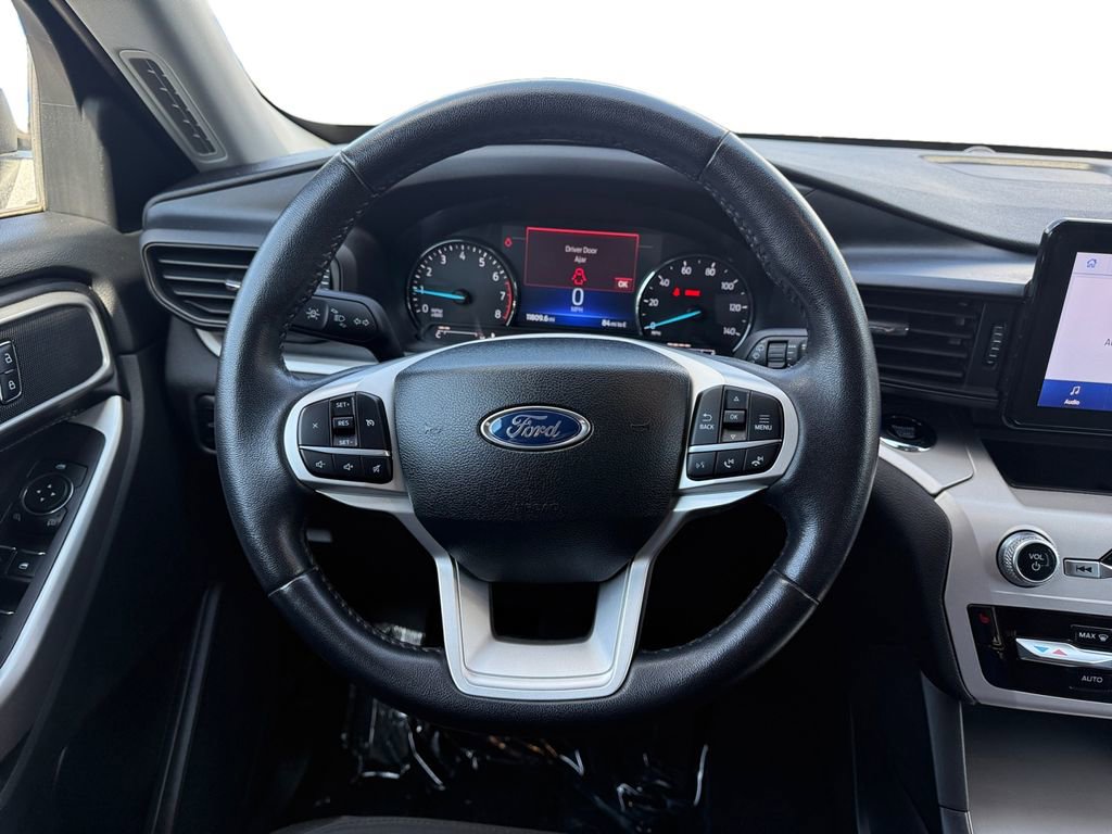 Used 2023 Ford Explorer XLT image 12