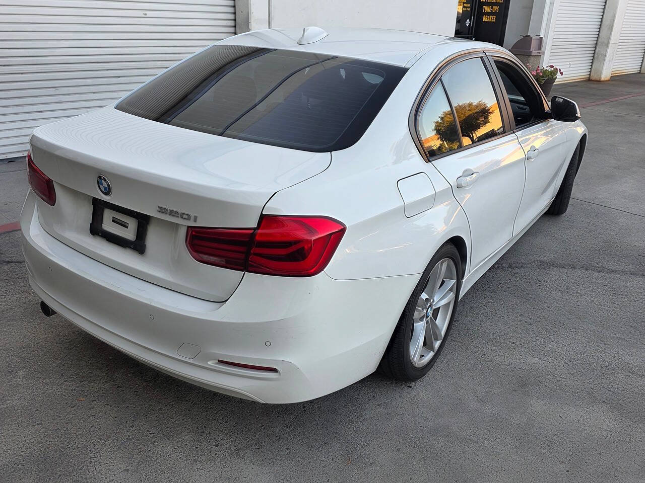 Used 2016 BMW 320i Sedan RWD image 8