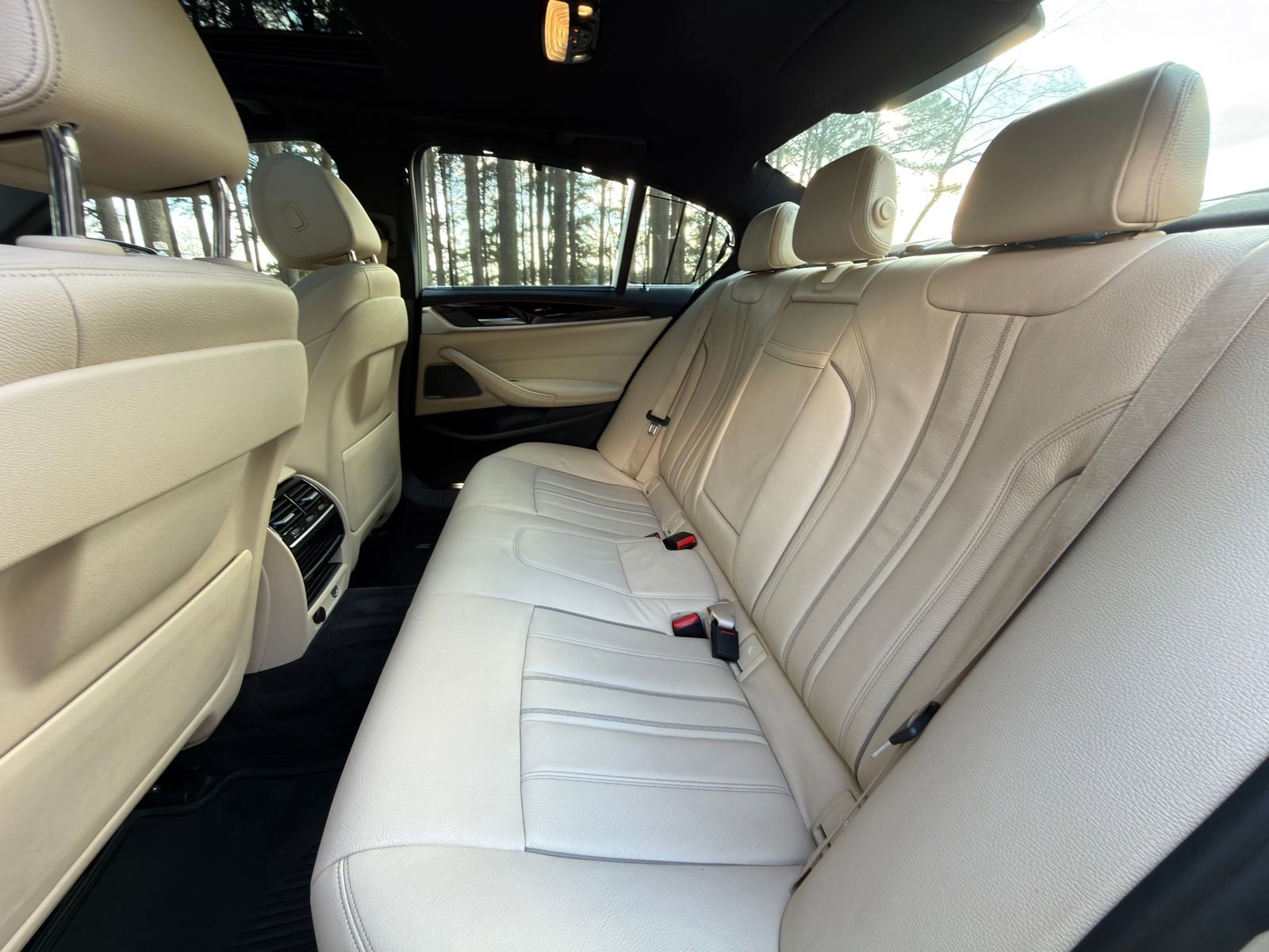 Used 2019 BMW 530i w/ Executive Package image 14