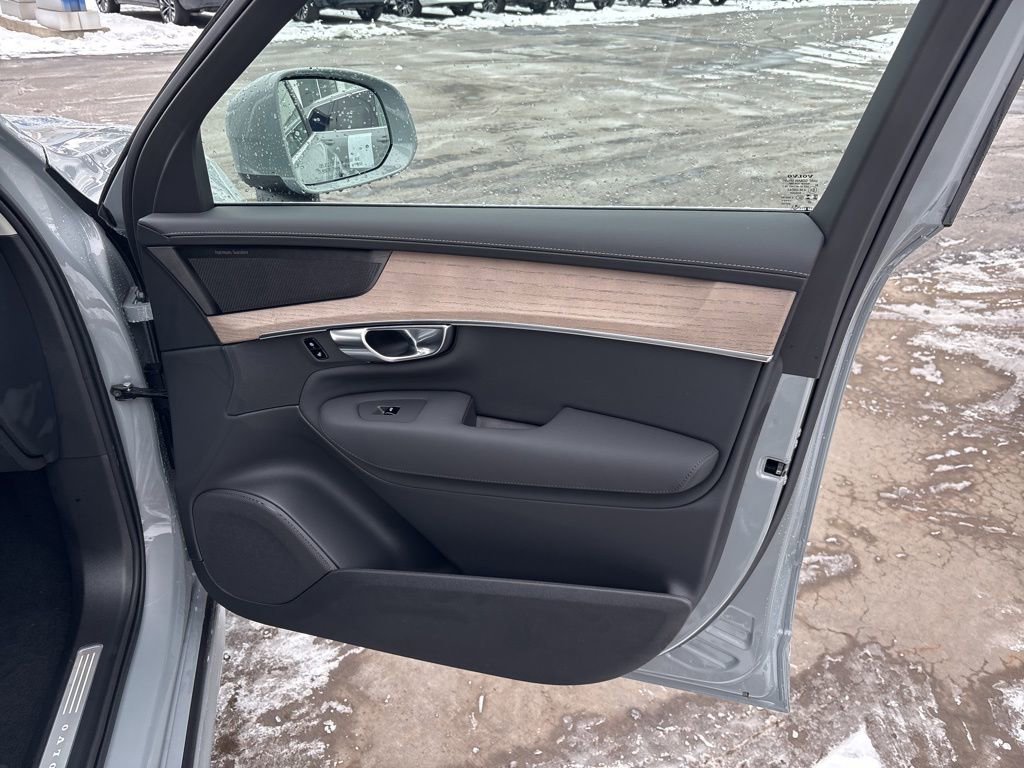 New 2026 Volvo XC90 B6 Plus w/ Protection Package Premier image 40