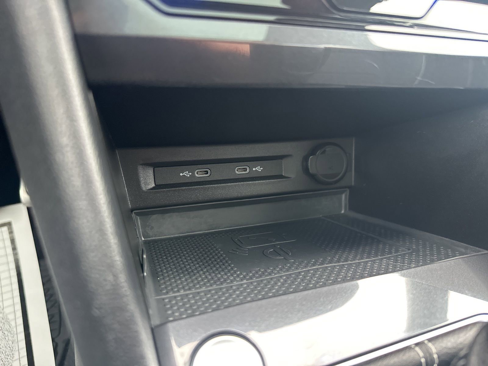 Certified 2022 Volkswagen Tiguan SEL R-Line image 28