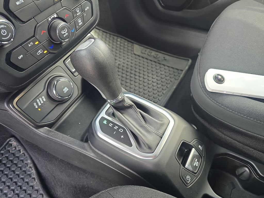 Used 2023 Jeep Renegade Altitude AWD/4WD image 28