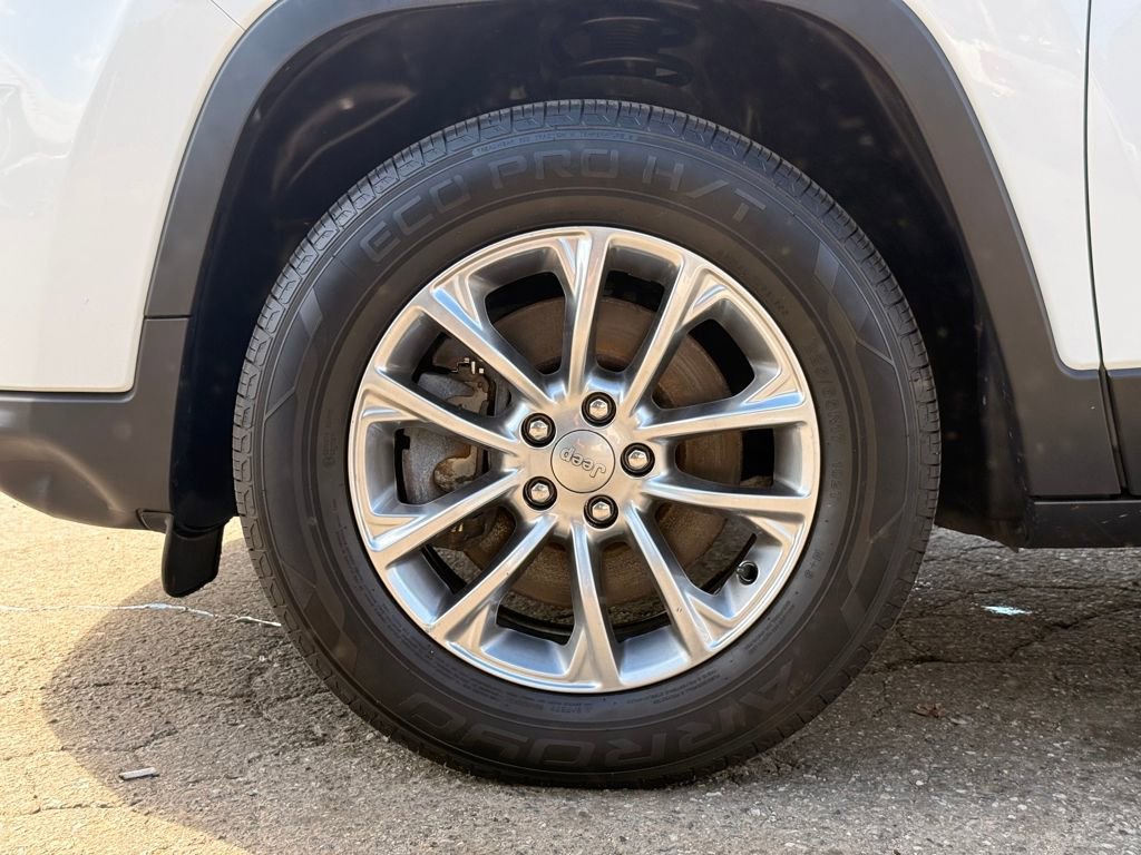 Used 2019 Jeep Cherokee Latitude Plus w/ Comfort/Convenience Group image 10