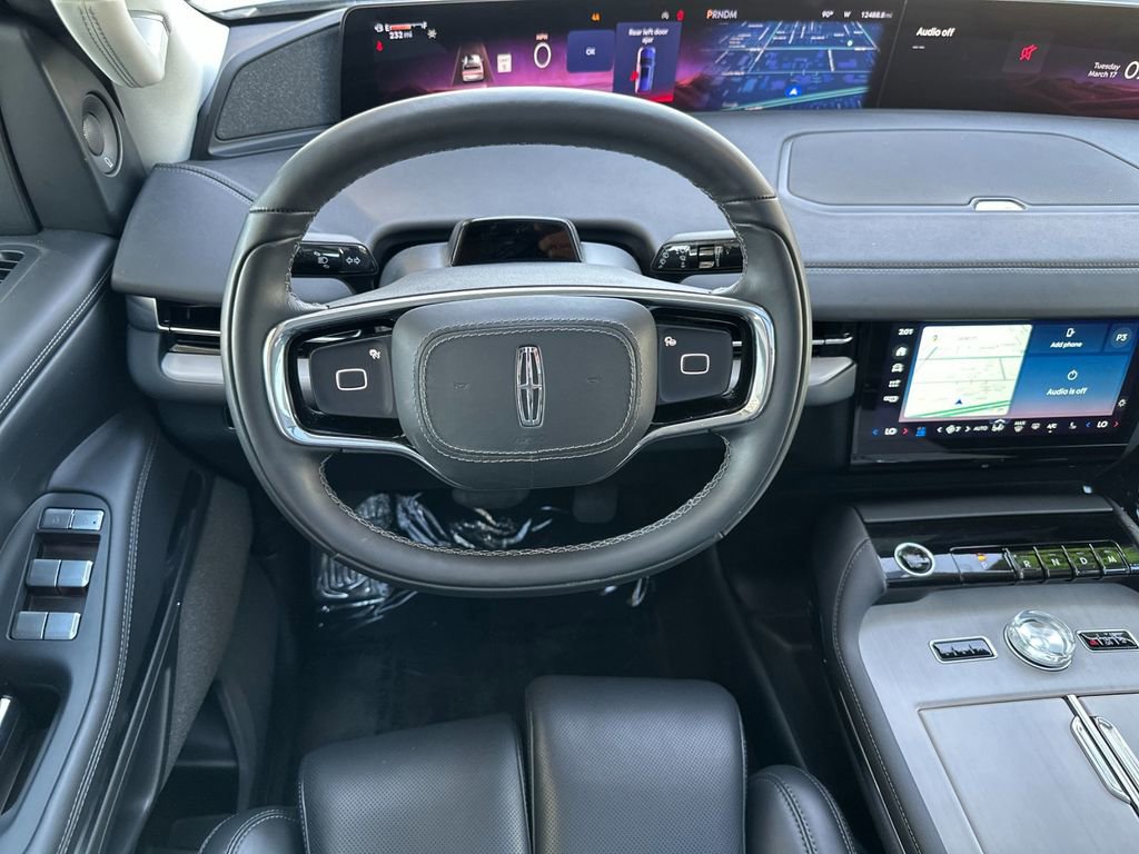 Certified 2025 Lincoln Navigator Reserve image 13