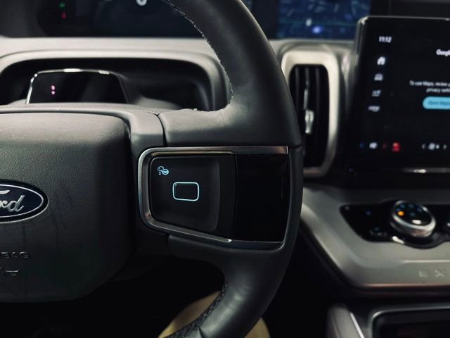 Used 2025 Ford Expedition Active image 38