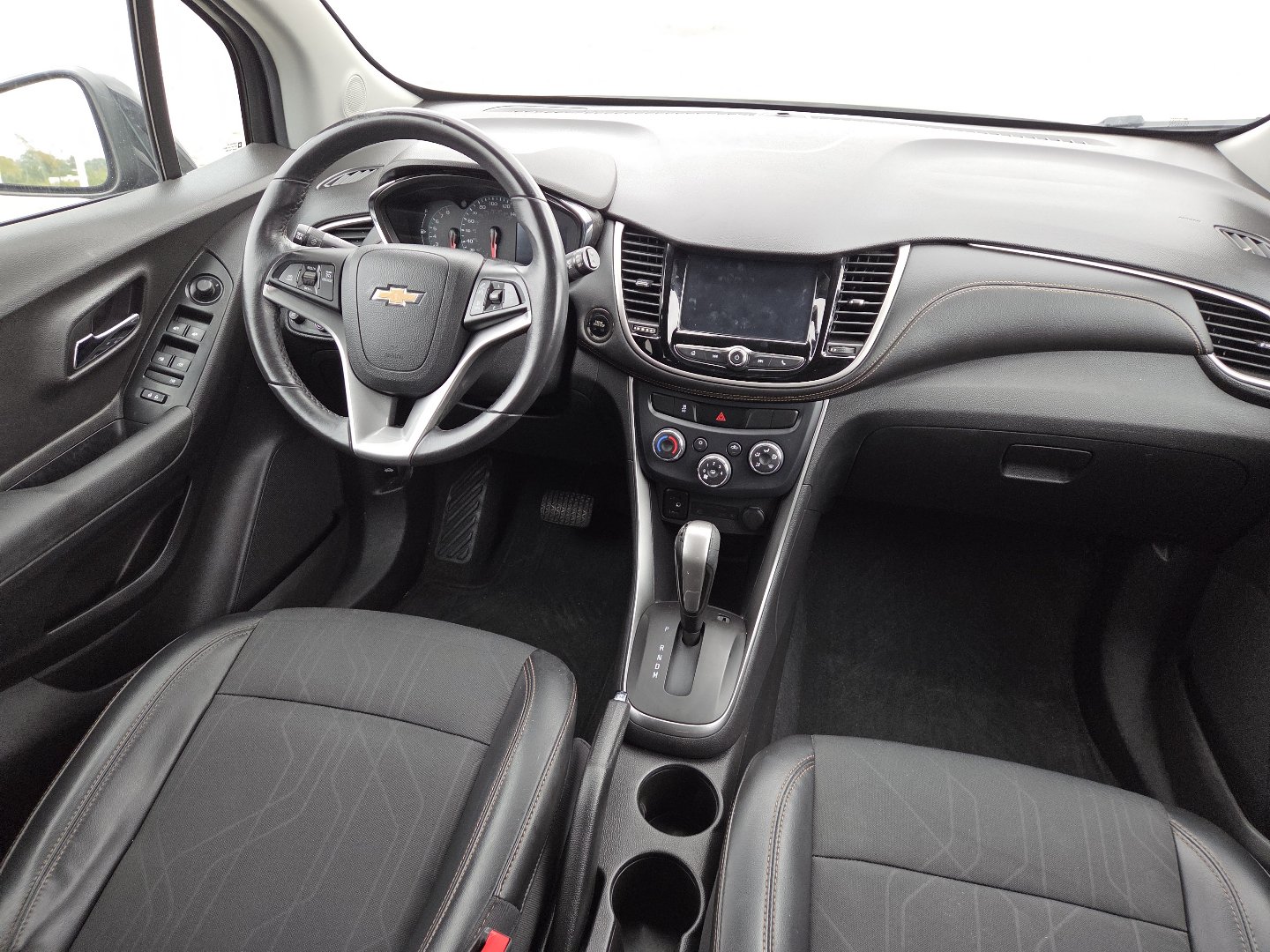 Used 2017 Chevrolet Trax LT w/ LT Convenience Package FWD image 19