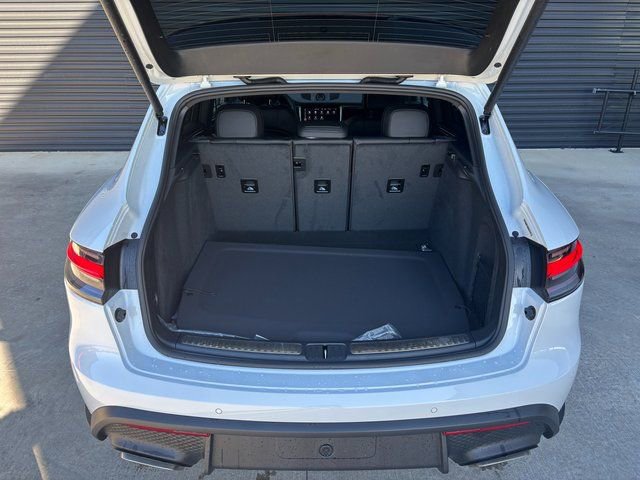 Used 2026 Porsche Macan AWD/4WD image 26
