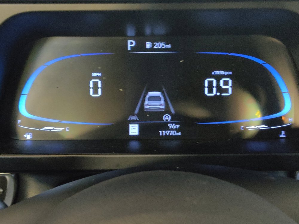Used 2025 Hyundai Elantra SE FWD image 23