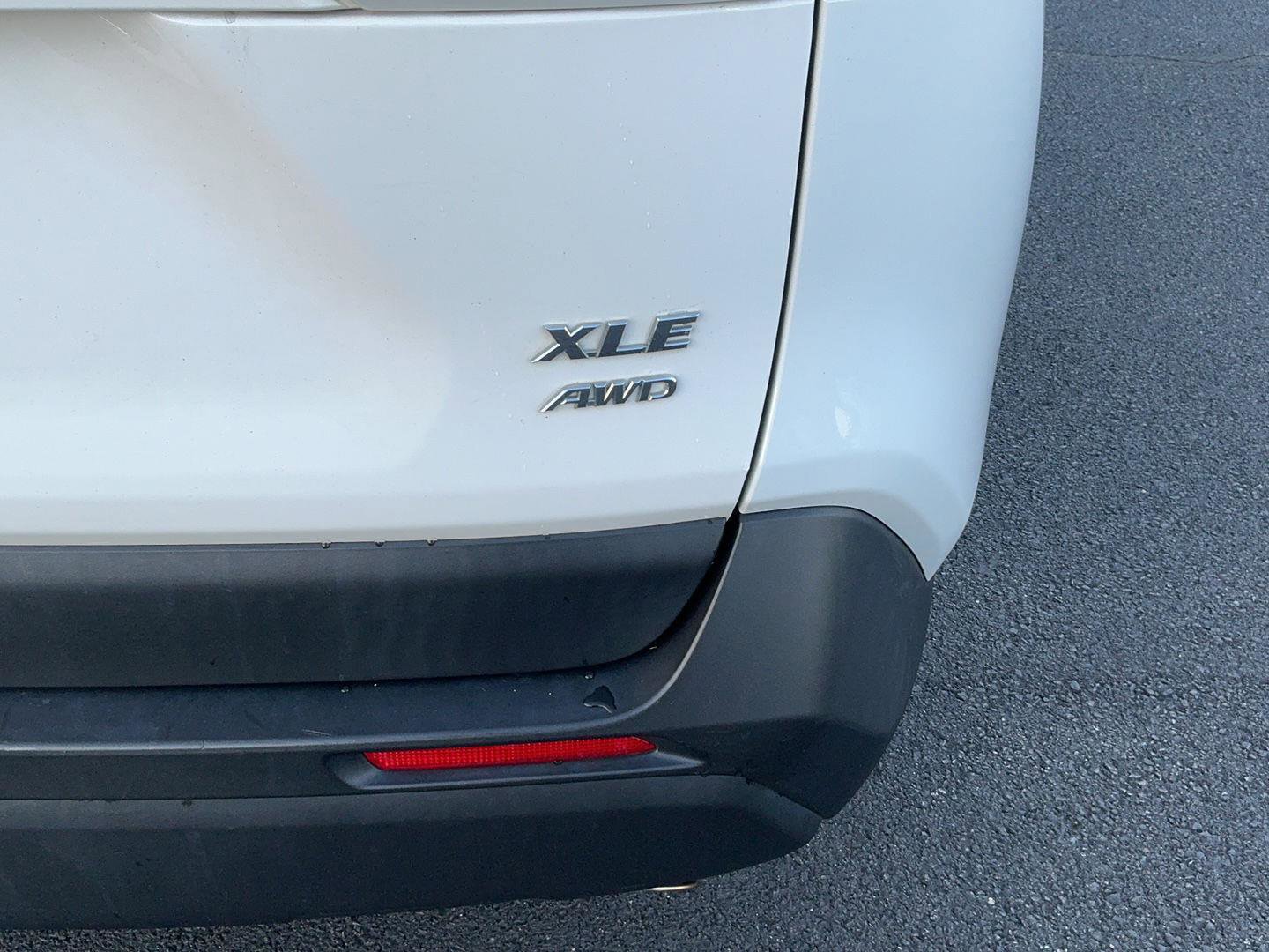Used 2020 Toyota RAV4 XLE Premium AWD/4WD image 33