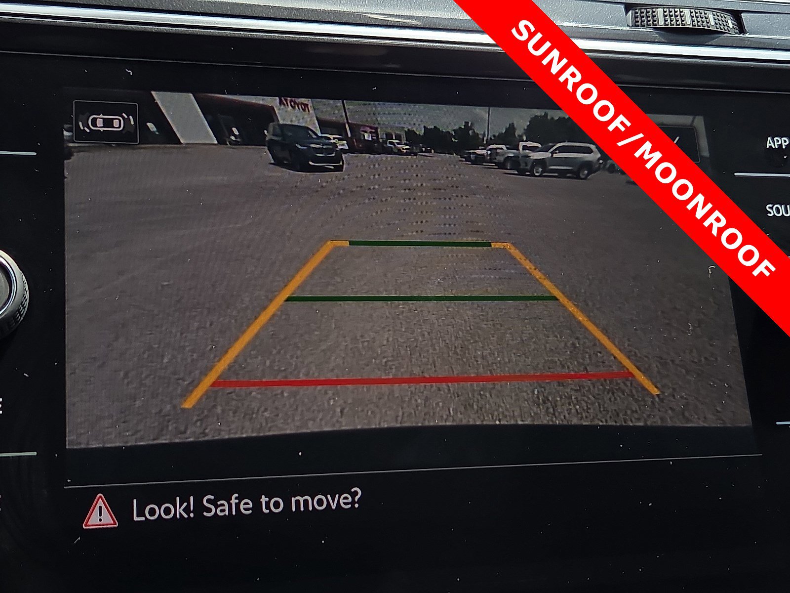Used 2022 Volkswagen Tiguan SE image 18