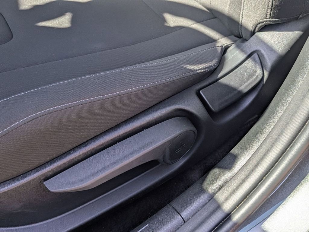 Certified 2025 Hyundai Elantra Sport image 15