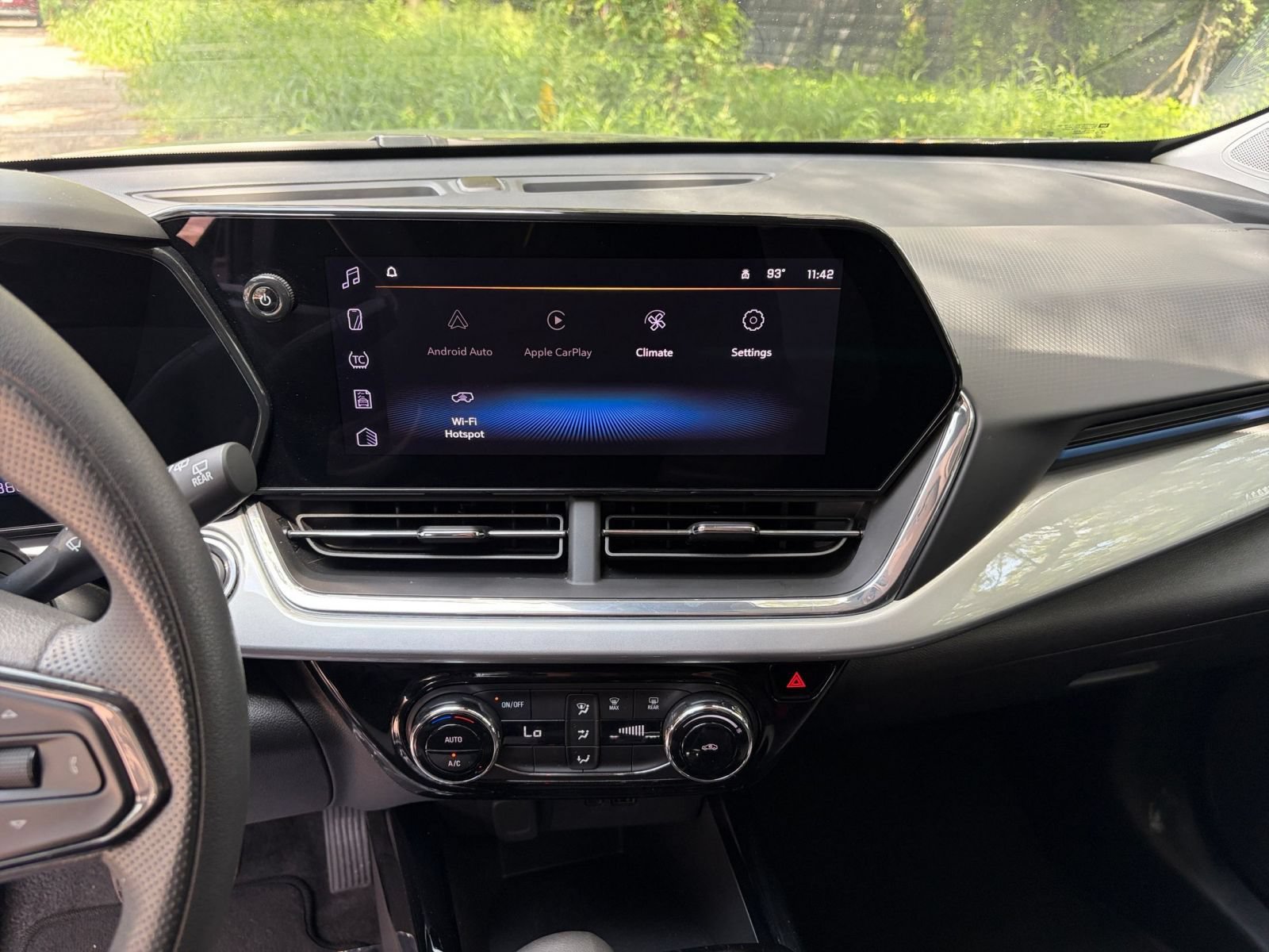 Used 2025 Chevrolet Trax LT FWD image 21