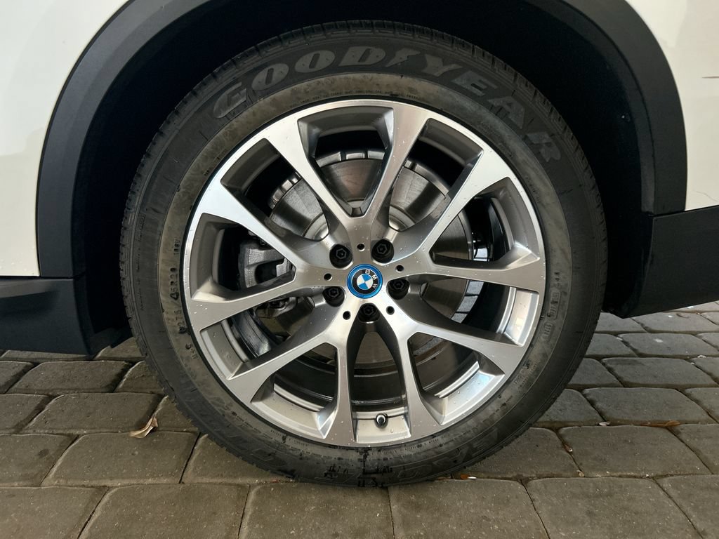 Used 2025 BMW X5 xDrive50e AWD/4WD image 46