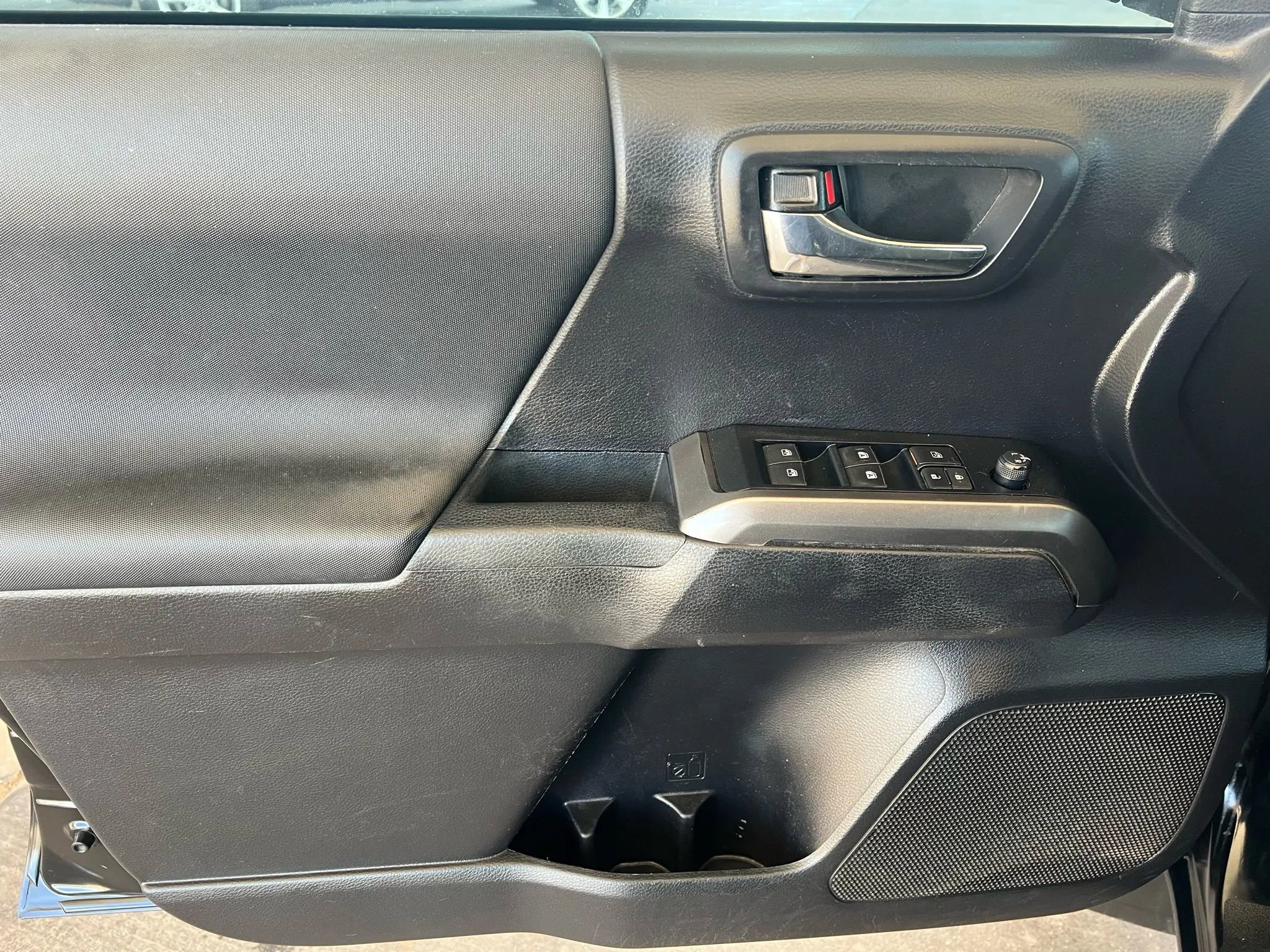 Used 2021 Toyota Tacoma TRD Off-Road image 9