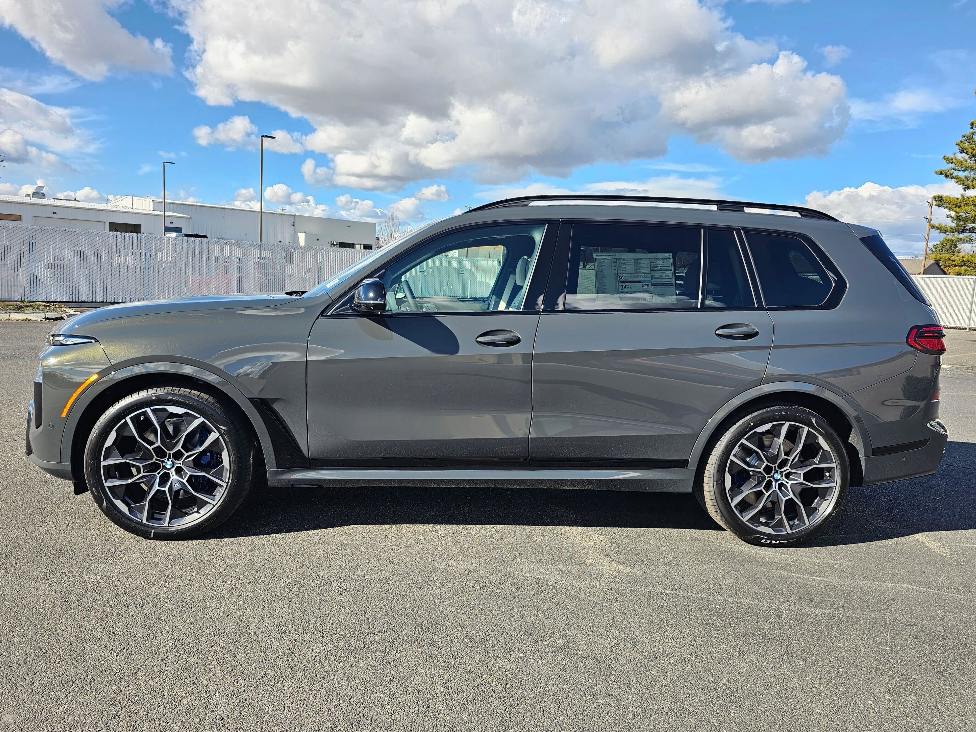 New 2026 BMW X7 M60i image 3