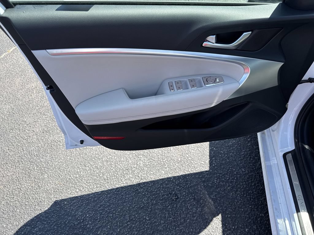 New 2025 Genesis G70 2.5T RWD image 10